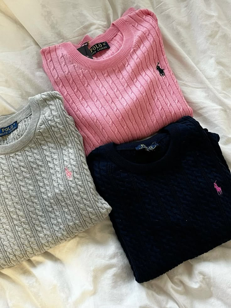 <p><strong>The Archive  Knitwear </strong></p>